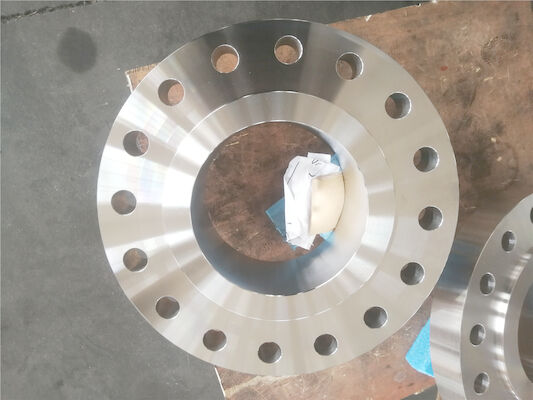 Un buon prezzo. lavorare e montaggi della metropolitana dei pezzi meccanici della flangia del collo della saldatura del tubo di acciaio inossidabile 316Ti in linea